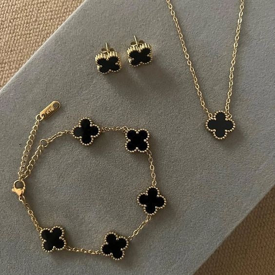 Black Clover Jewelry Set